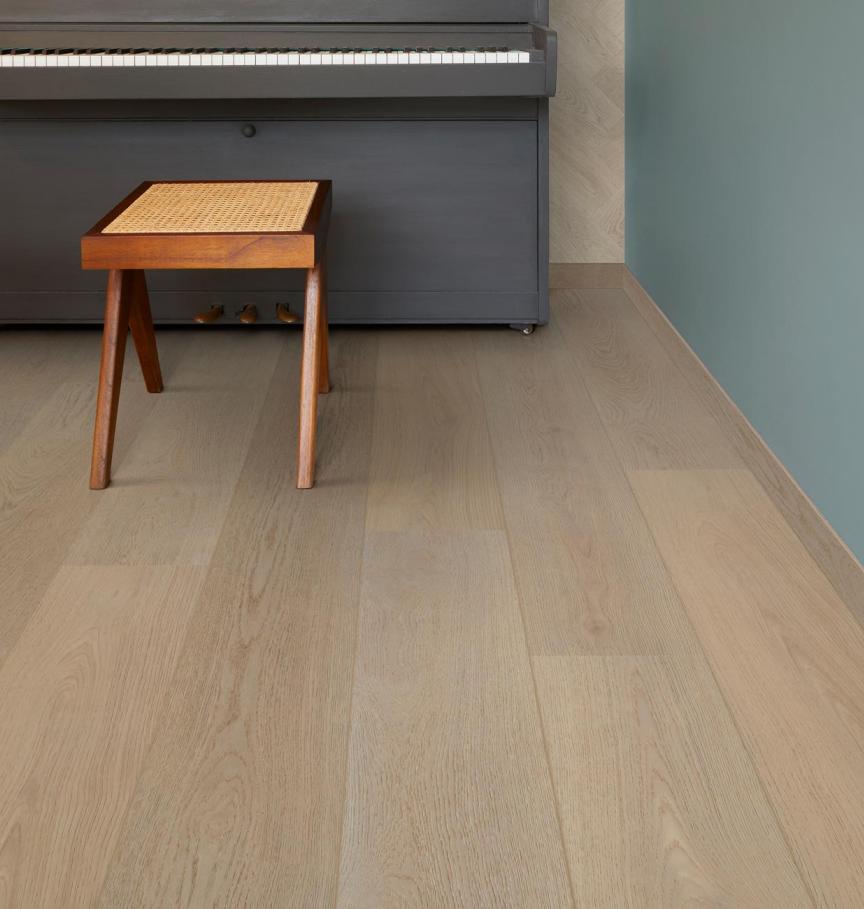 50-LVRE-2754_Barley_(floor)_50-LVRE-2713_Juniper_(wall)_Coretec_Naturals_1800+++_RS