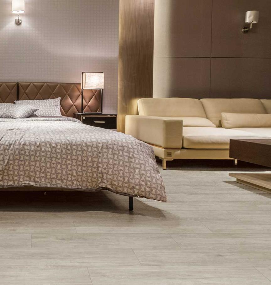 LFC551227_Lifestyle_Floors_LVT_Plombante_Lifestyle_Cover_55_Chene_Blanchi_RS