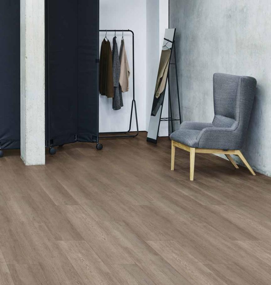 LFC553255_Lifestyle_Floors_LVT_Plombante_Lifestyle_Cover_55_Chene_Gris_Beige_RS